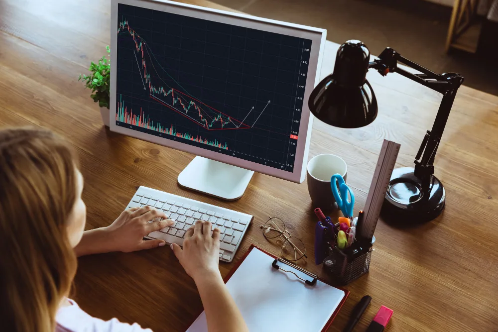 Mastering the Moving Average Crossover Strategy: A Comprehensive Guide for Prop Traders