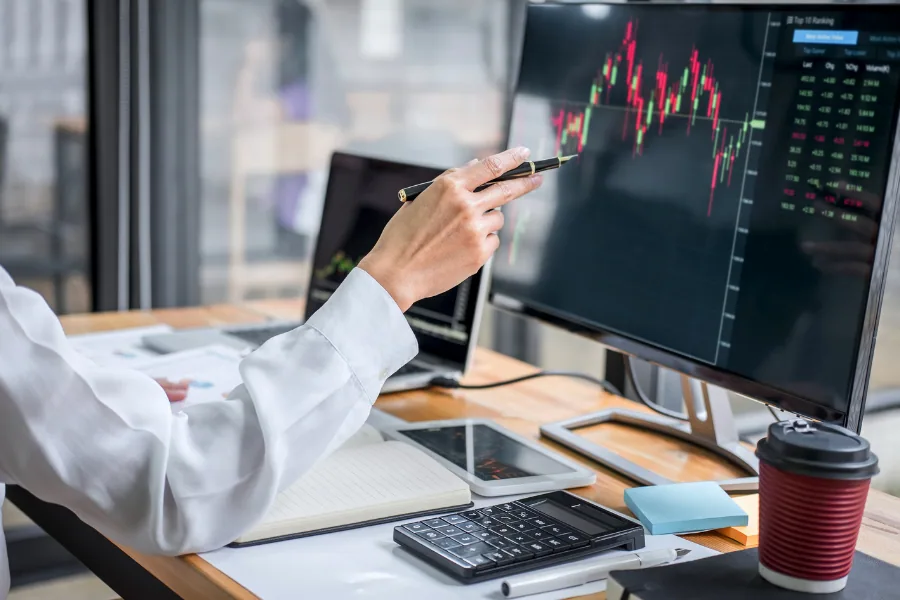 Trading Biases: Managing Psychological Factors in Day Trading