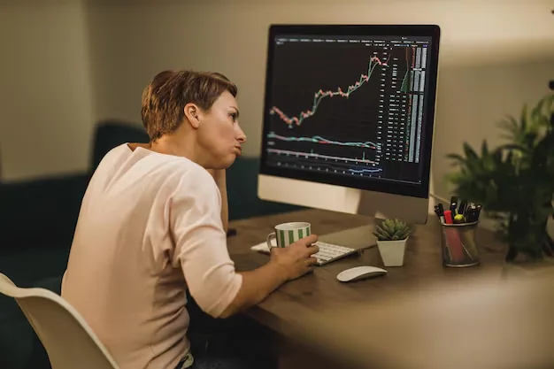 Woman observing trading chart, appearing confused. (Source: https://www.freepik.com/premium-photo/middle-age-woman-tired-exhausted-from-working-frustrated-looking-computer-while-trading-with-cryptocurrency-late-night-home_24383880.htm#fromView=keyword&page=4&position=28&uuid=aec82ddb-da24-40f6-8171-e5cbcd094f1a&query=Prop+trading)